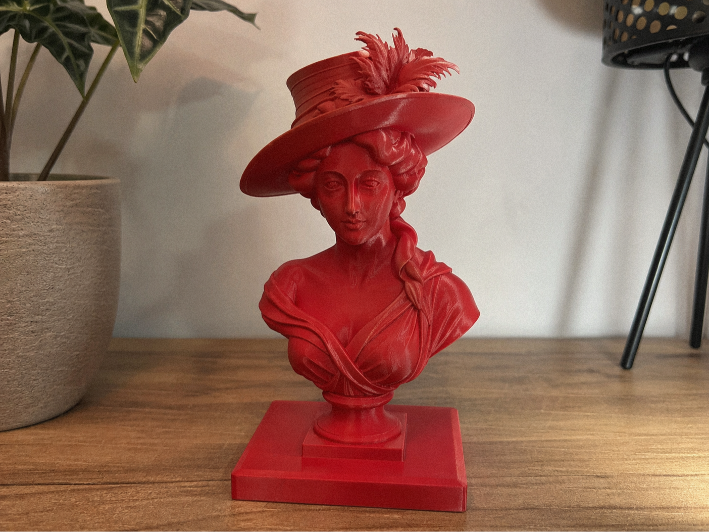 Elegant Lady Bust with Hat – Decorative Sculpture