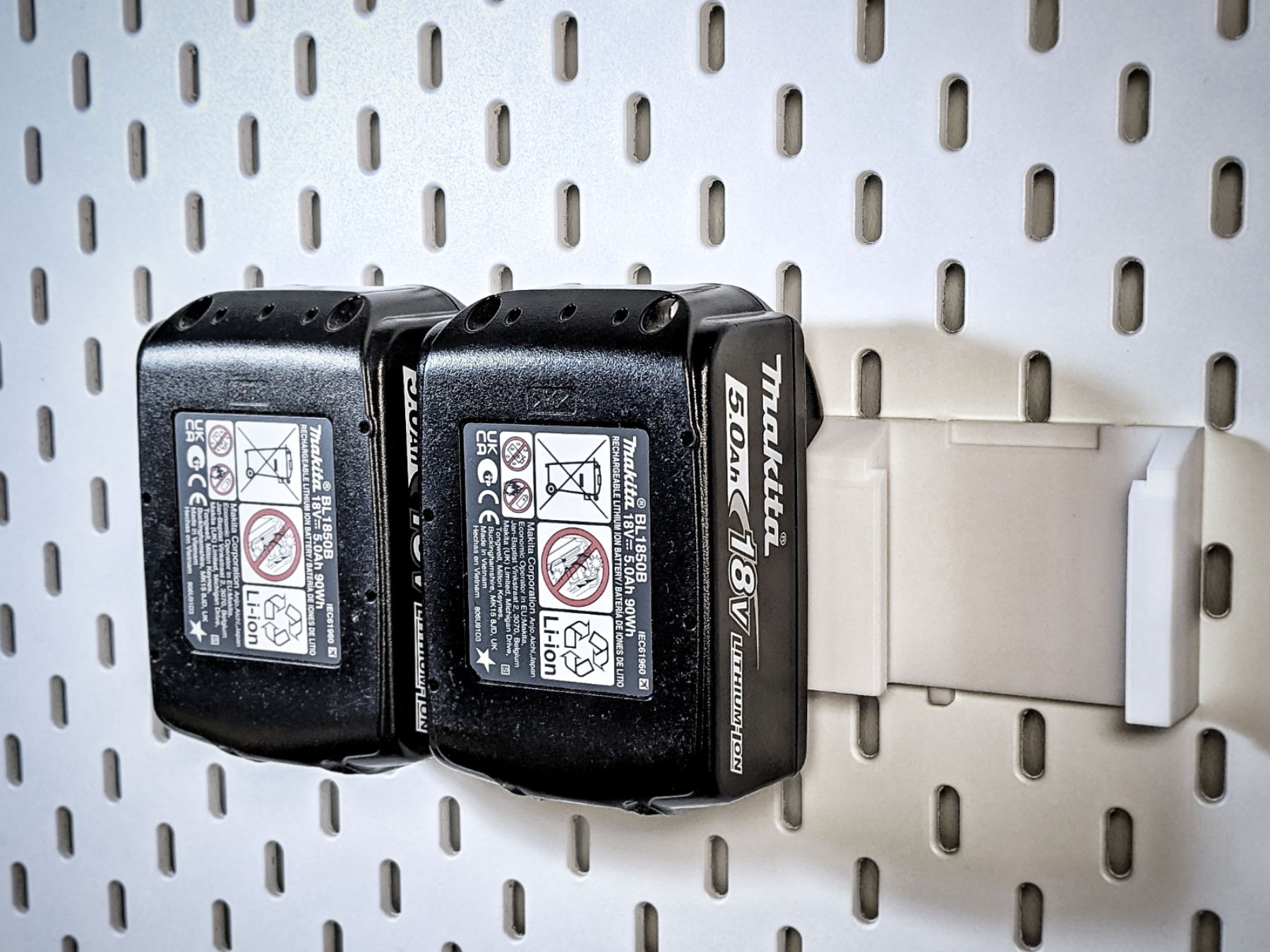 Triple Makita 18V/LXT Battery Mount for Skadis