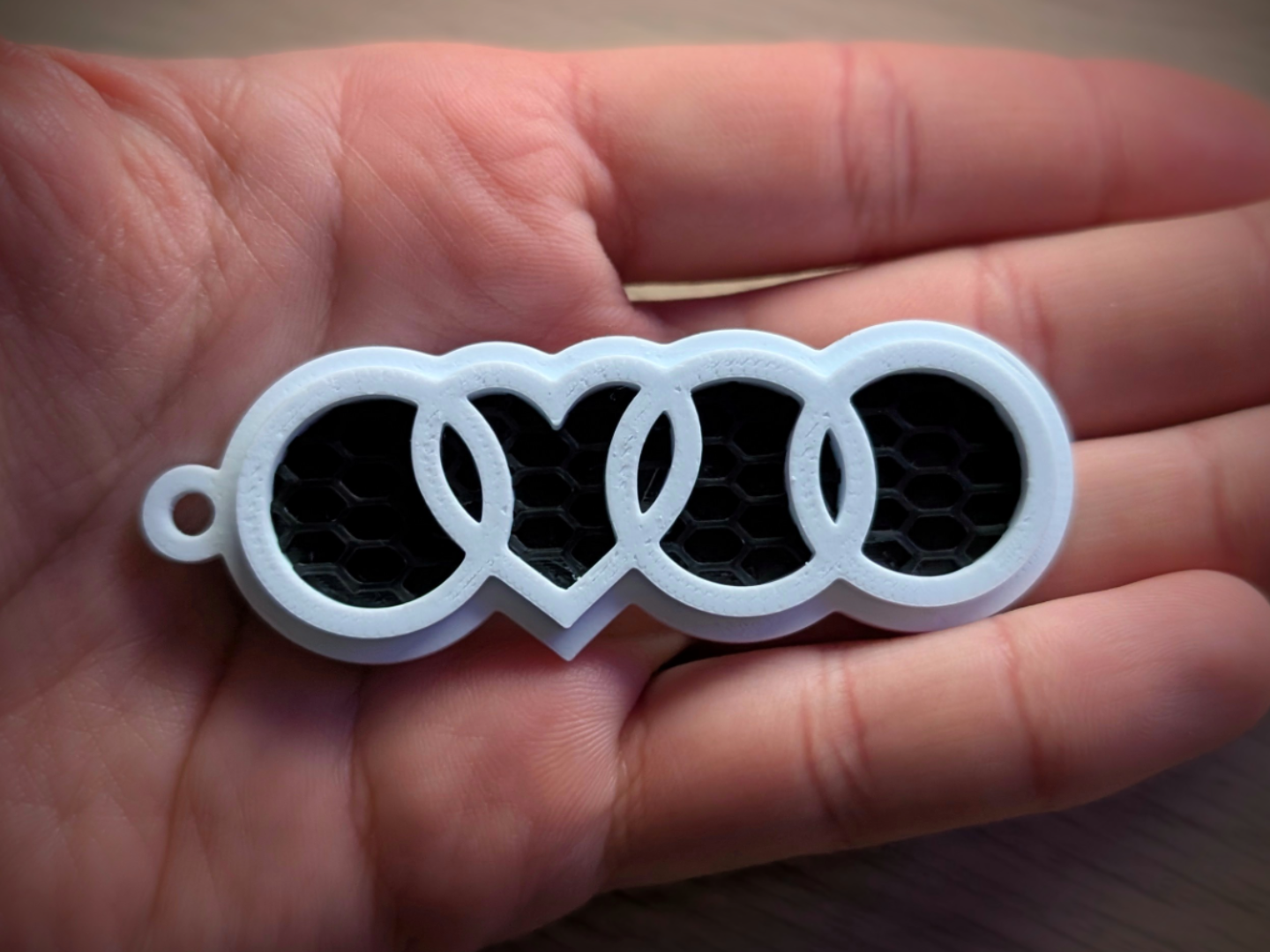 Porte-clé Audi cœur nid d'abeilles