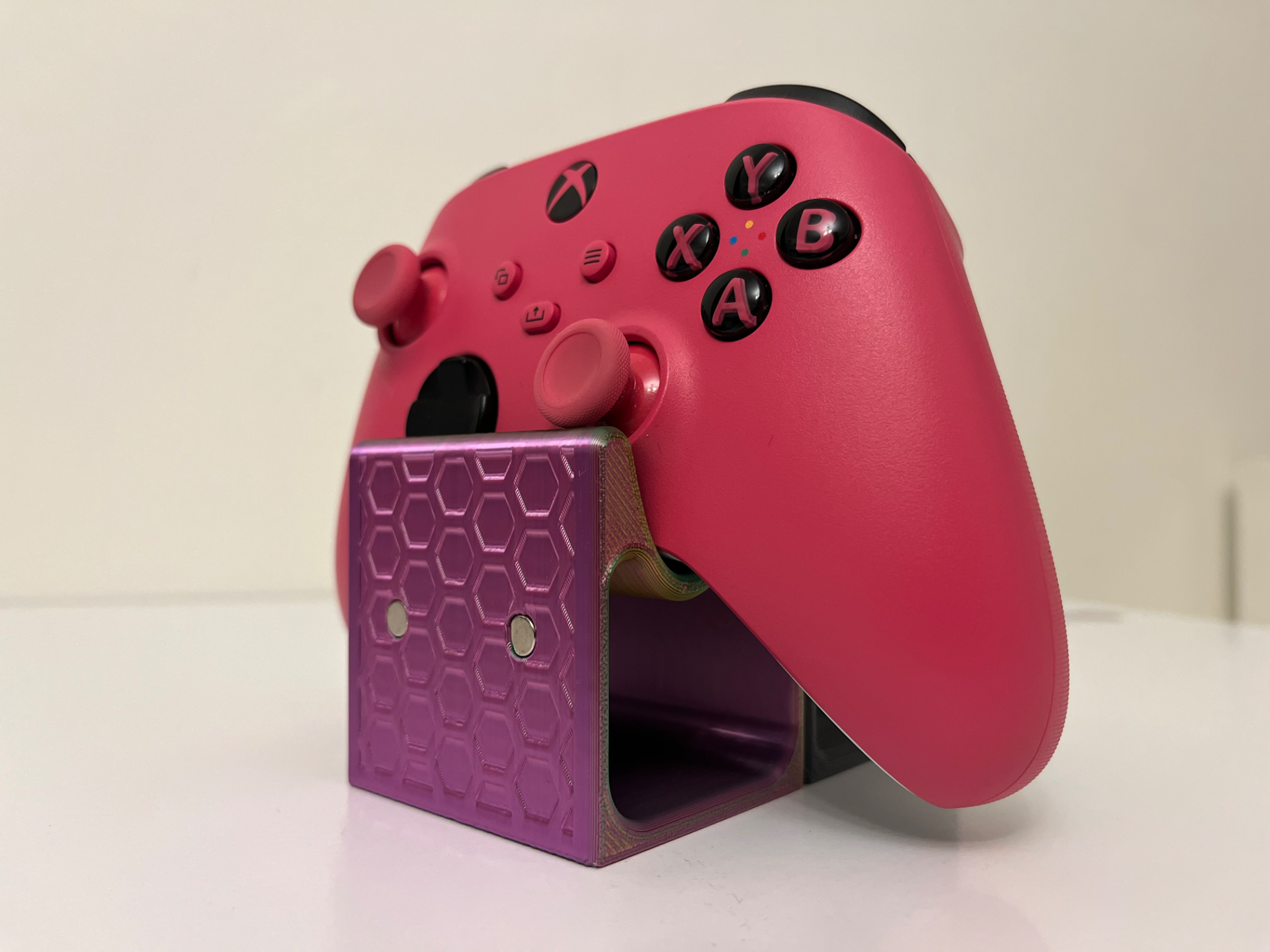 Magnetic controller stand for Playstation & Xbox