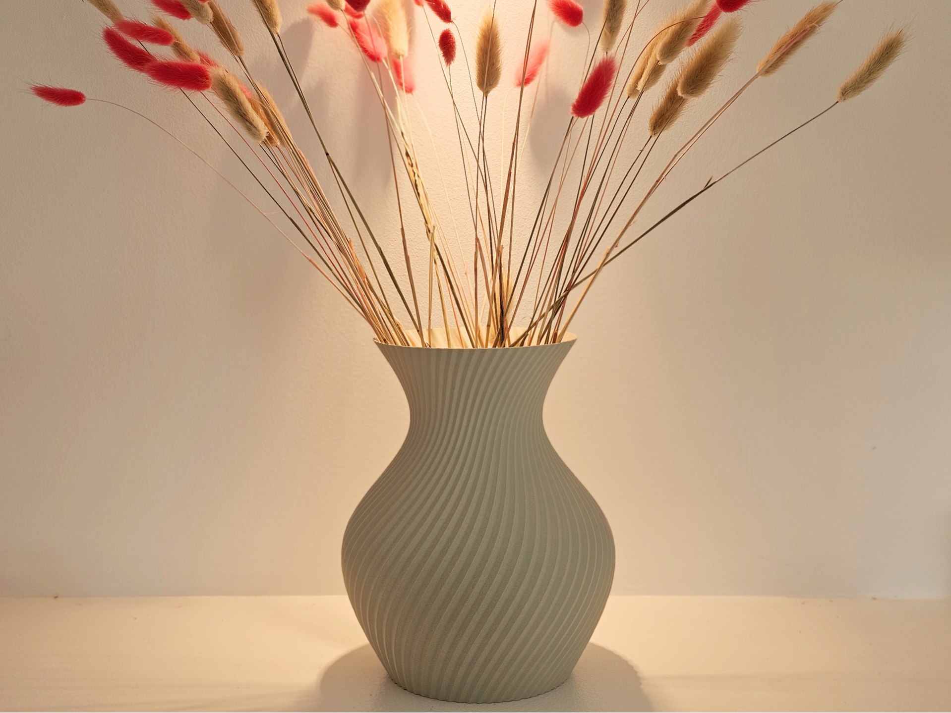 Twisted Rib Vase – Elegant 3D Printed Curved Decor