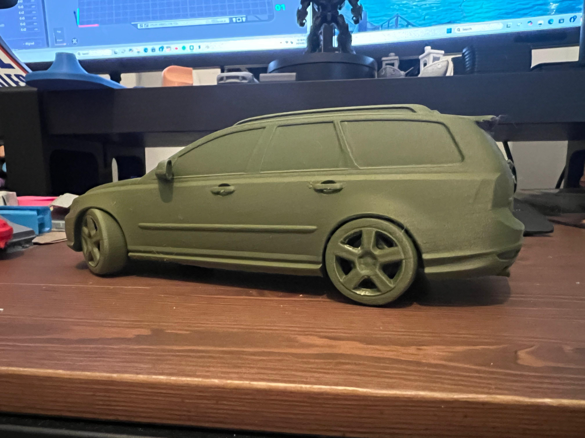 volvo v50r 1:18 scale