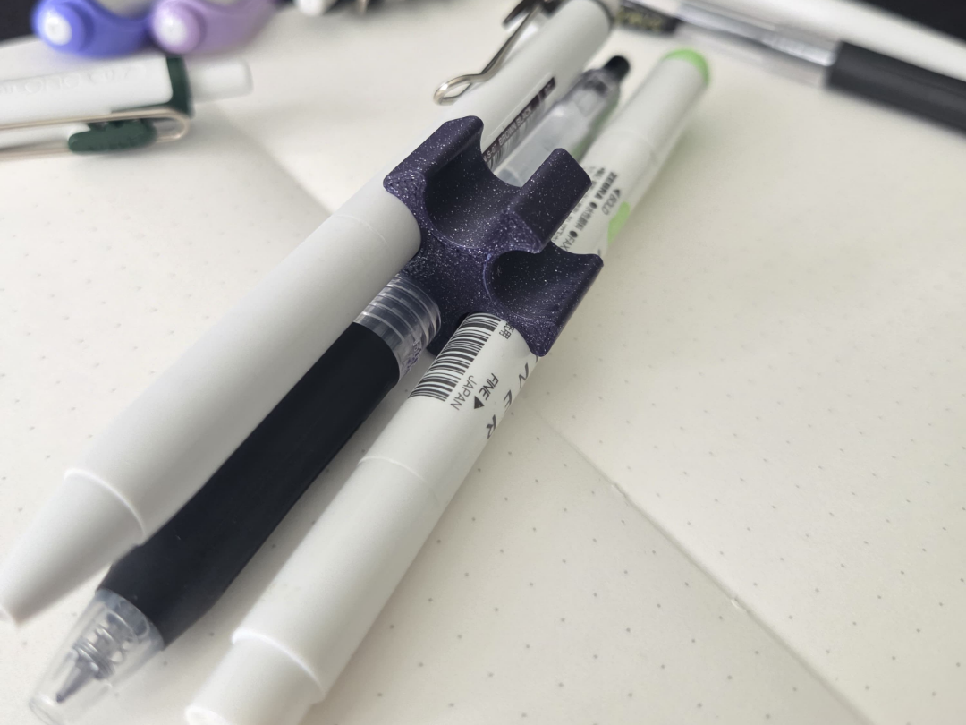 minimalistic pen holder