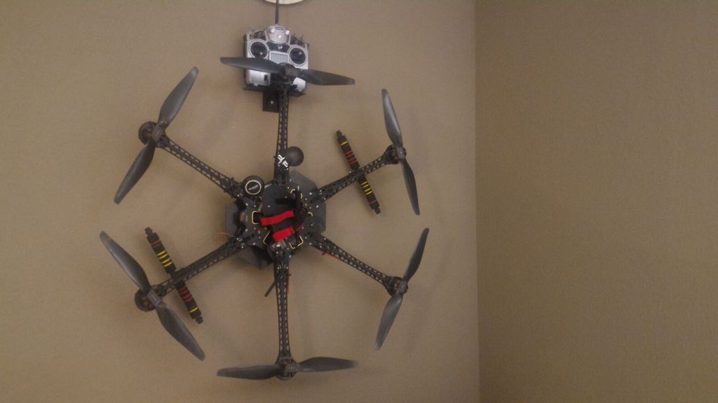 Supporto Droni multirotori da parete v2 con gancio radio