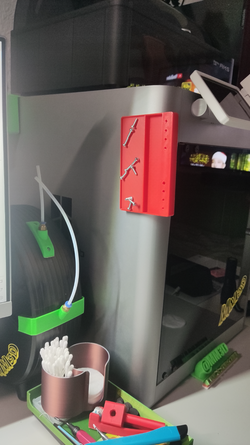 Magnetic screw tray