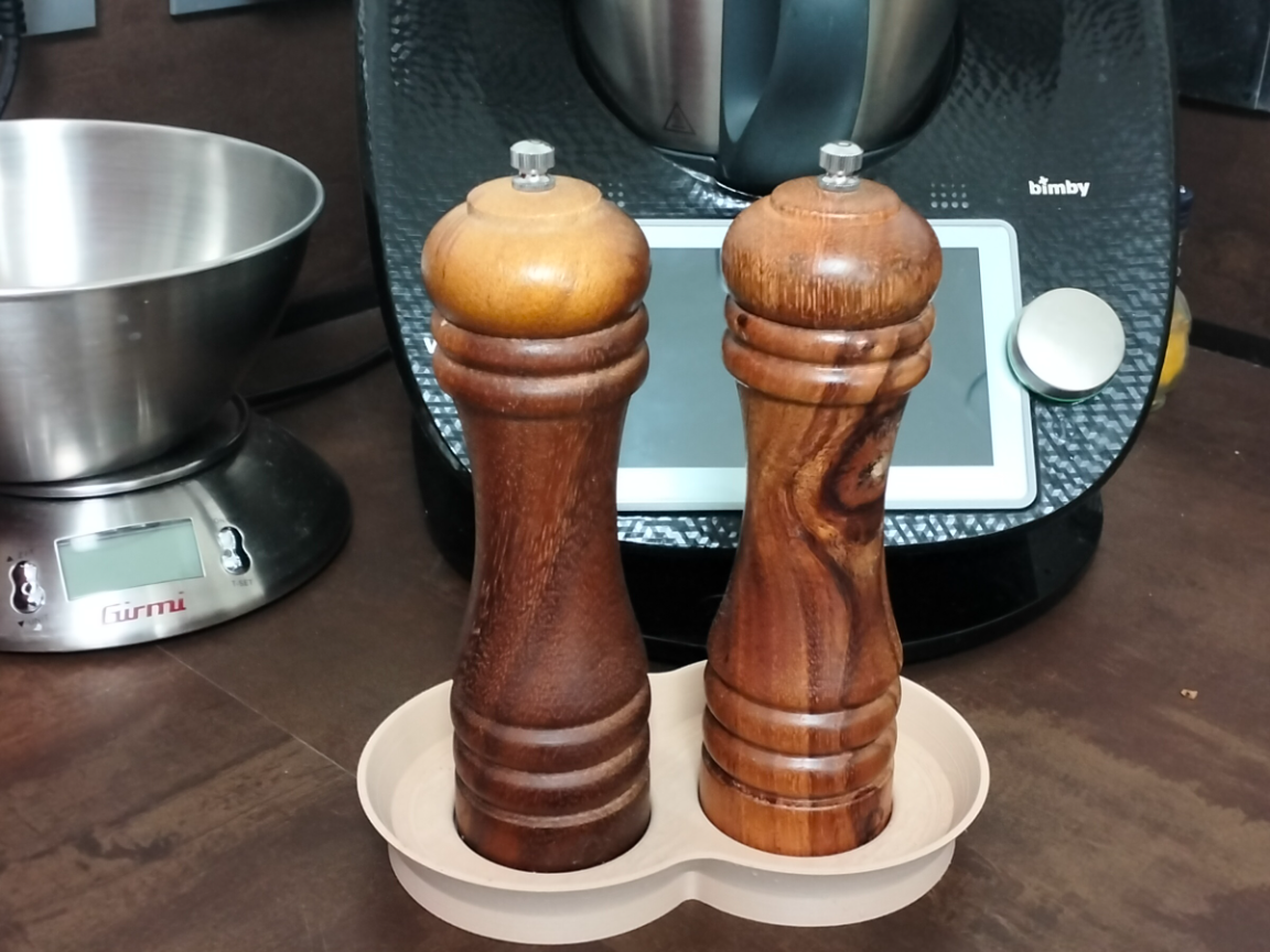 Salt and pepper grinder stand