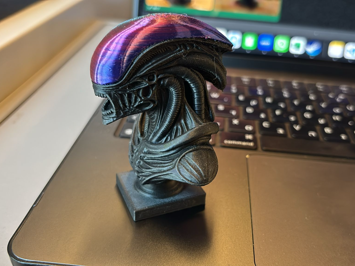 Busts: Alien