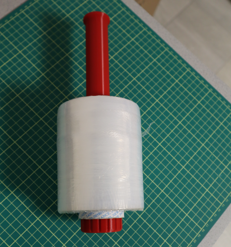 Plastic wrap handle