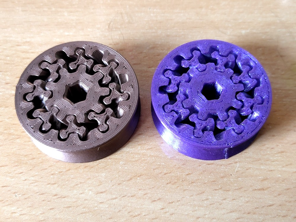fidget planetary gear with three-teeth-planets