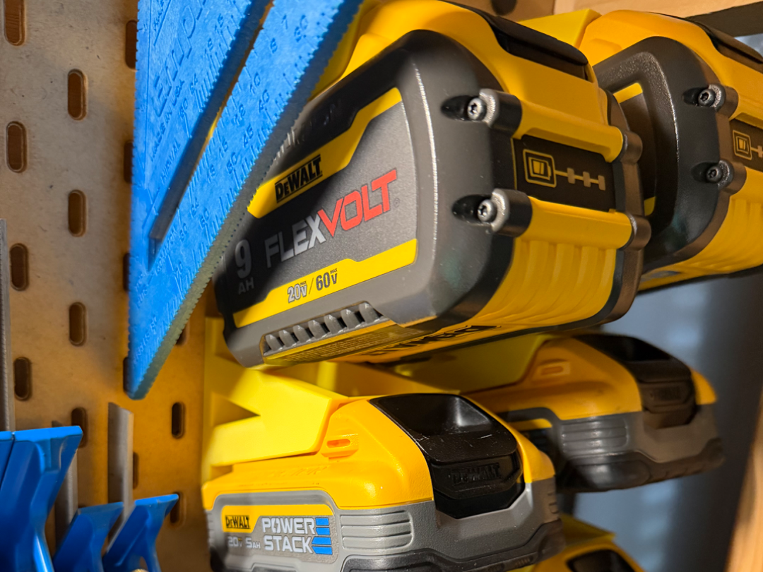 Skadis Dewalt 20v/60v battery holder angled