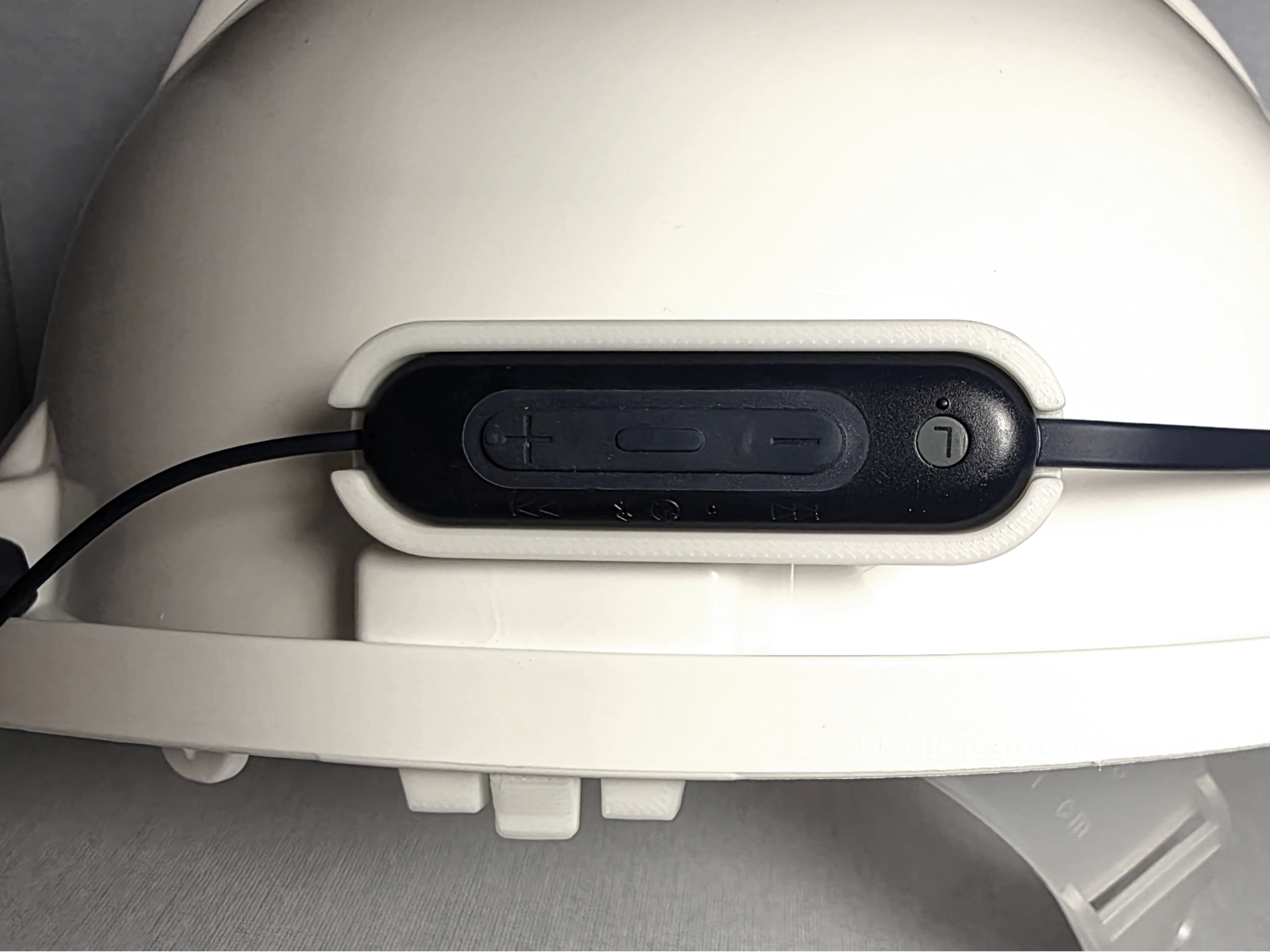 Sony WI-C100 holder for safety helmet