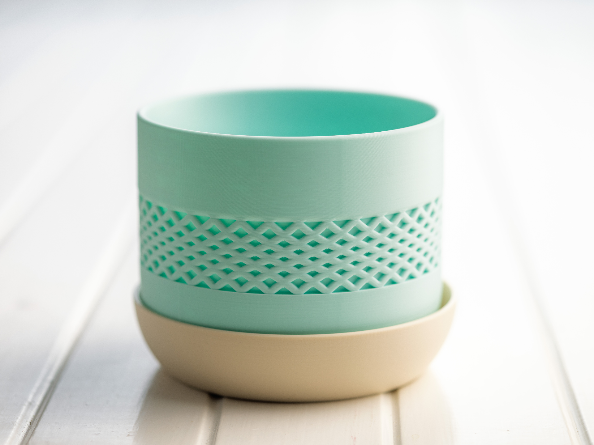 Planter cup. Flower pot with bowl.