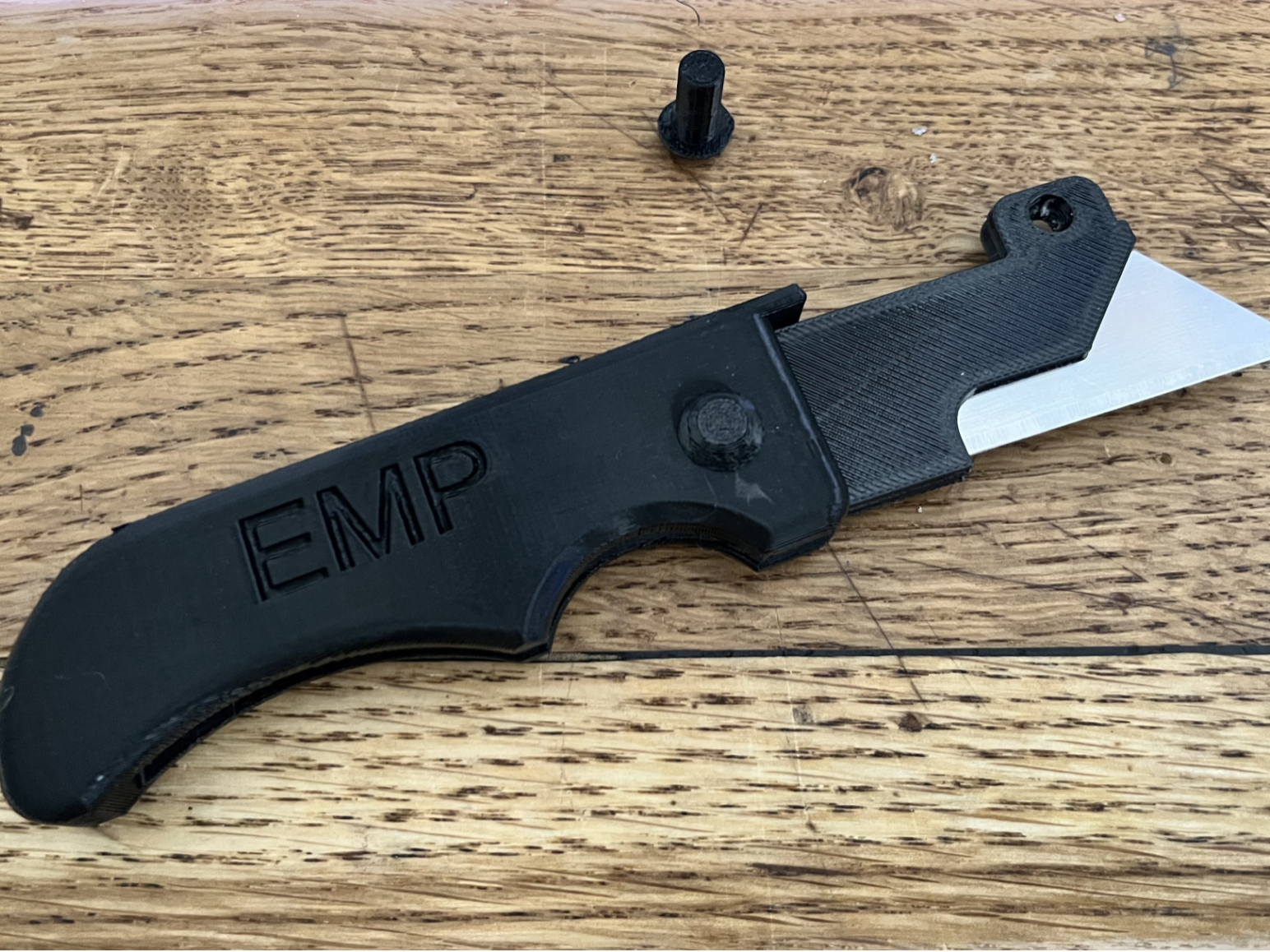 Universalmesser V1: stabil und praktisch