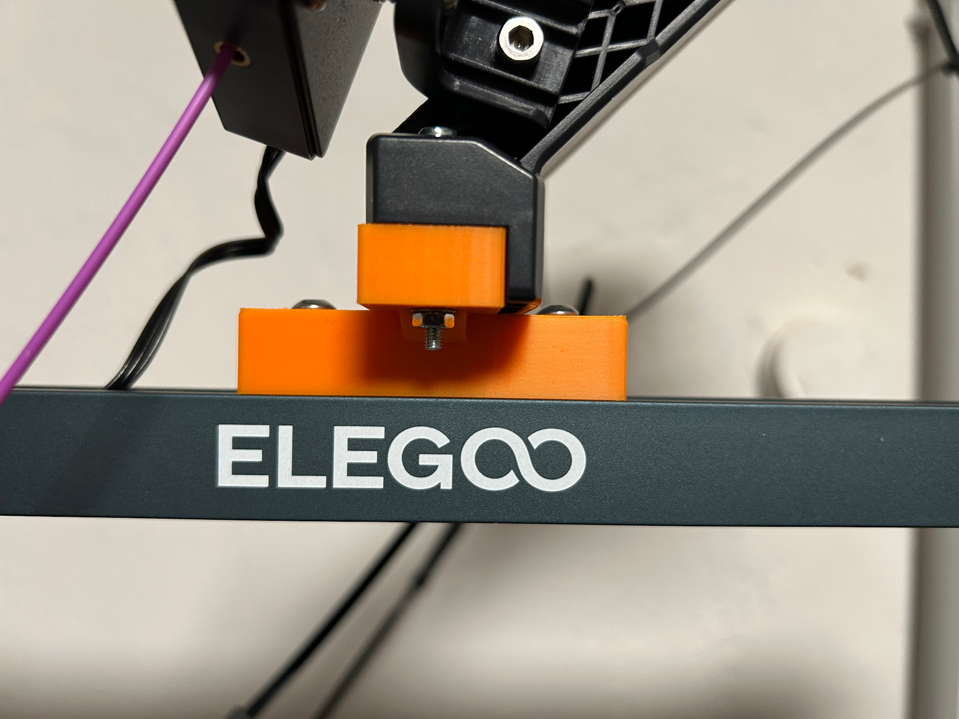 Elegoo Neptune 4 Plus seitliche Filmend Zuführung