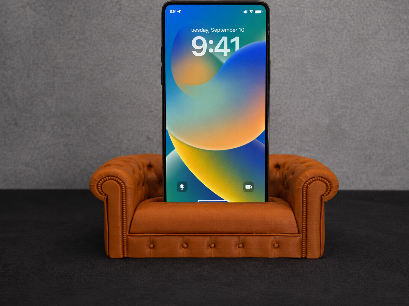 Chesterfield Sofa Smartphone Stand – Phone Holder