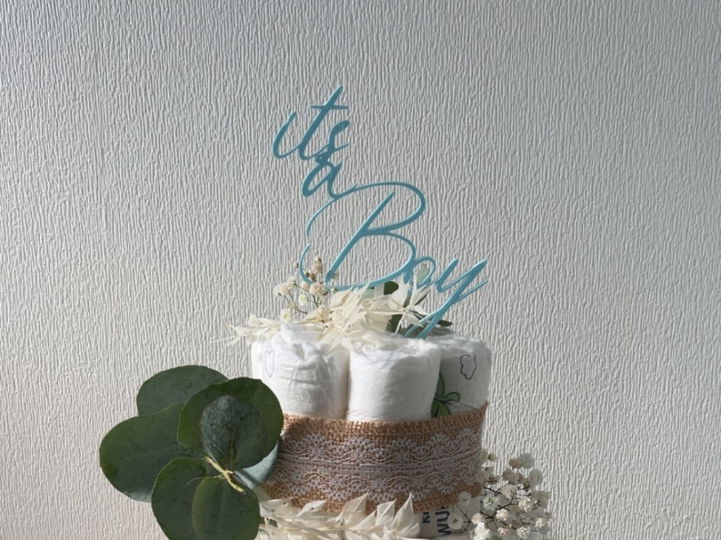 its a boy / girl Topper diaper cake