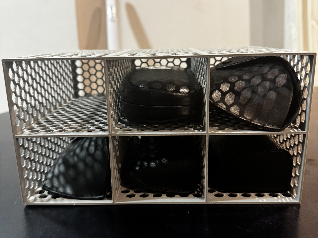 Eyeglasses case storage