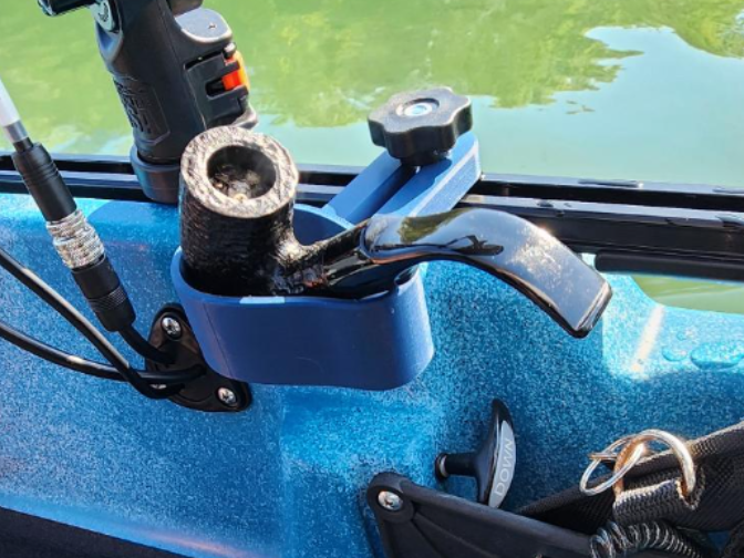 Smoking pipe holder for Kayak Track