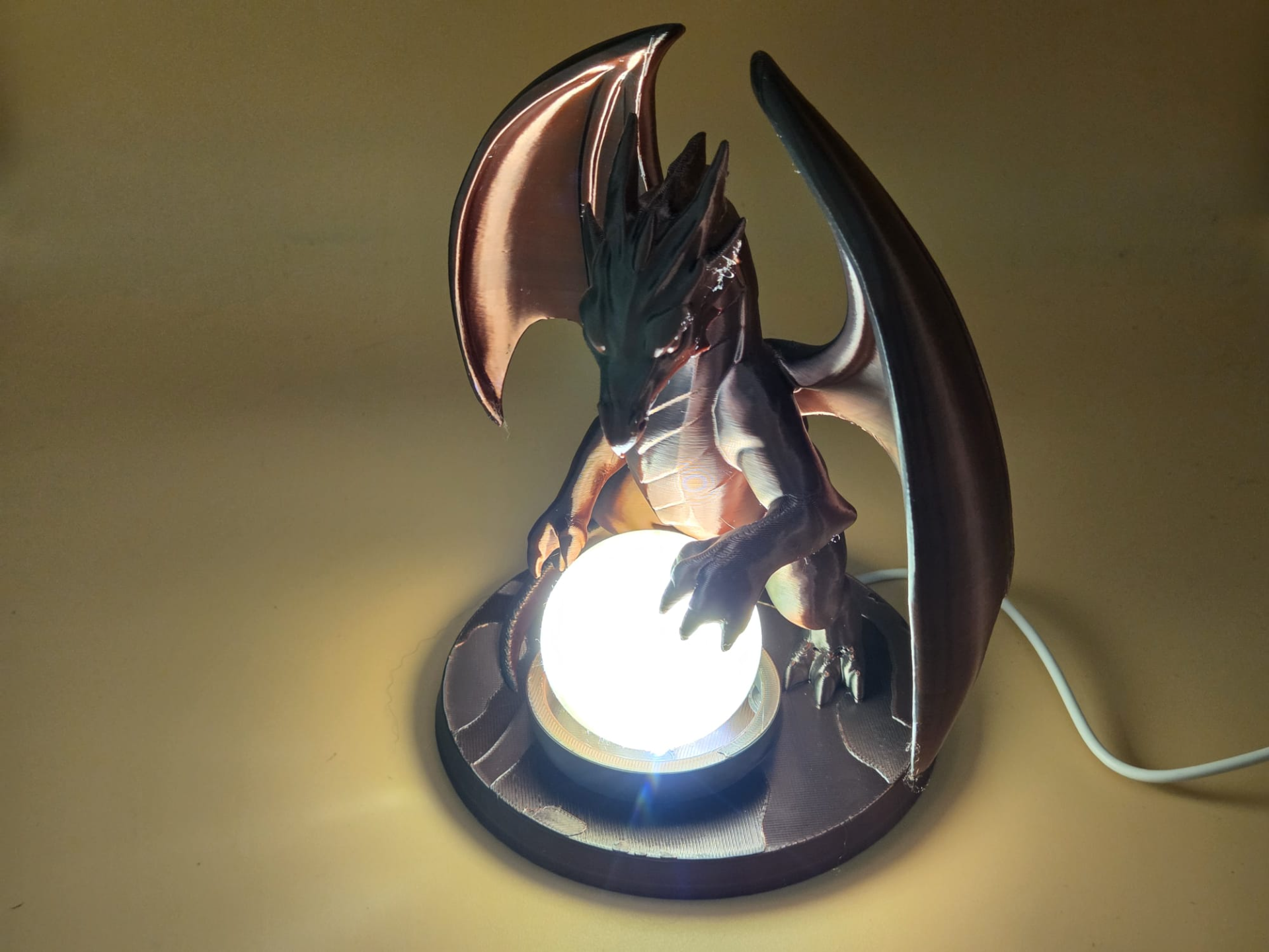 Drachenlampe mit Kristallkugel