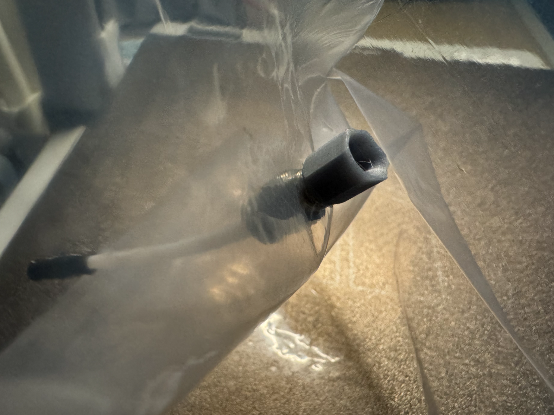 PC4M6 Low Friction Connector for Sealed bags