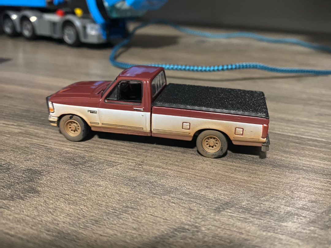 Greenlight 1994 Ford F250 1/64  bed cover