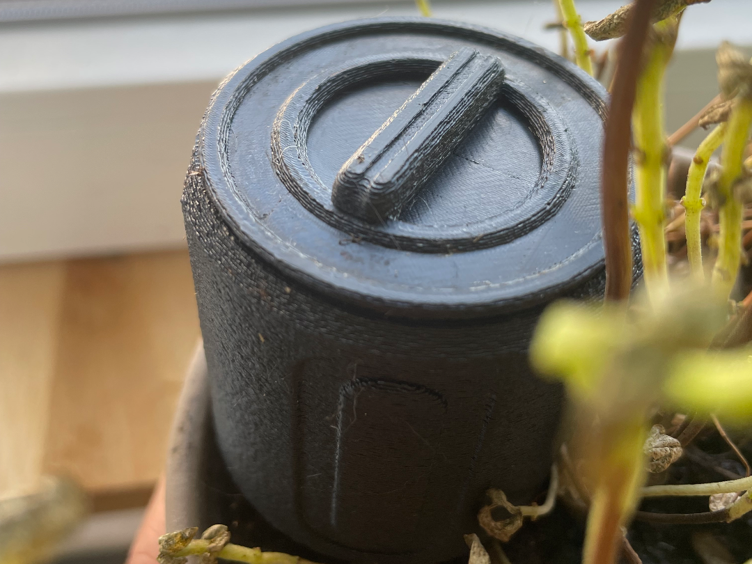 Small "weekend-feeder" for plant pots