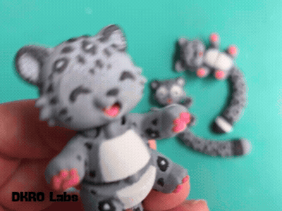 Snow Leopard Flexi Keychain – Cute Articulated Toy