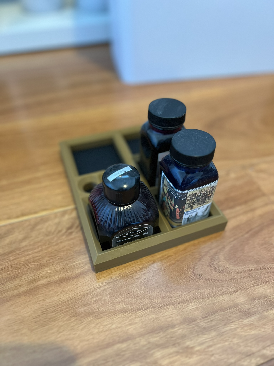 Ink bottle holder