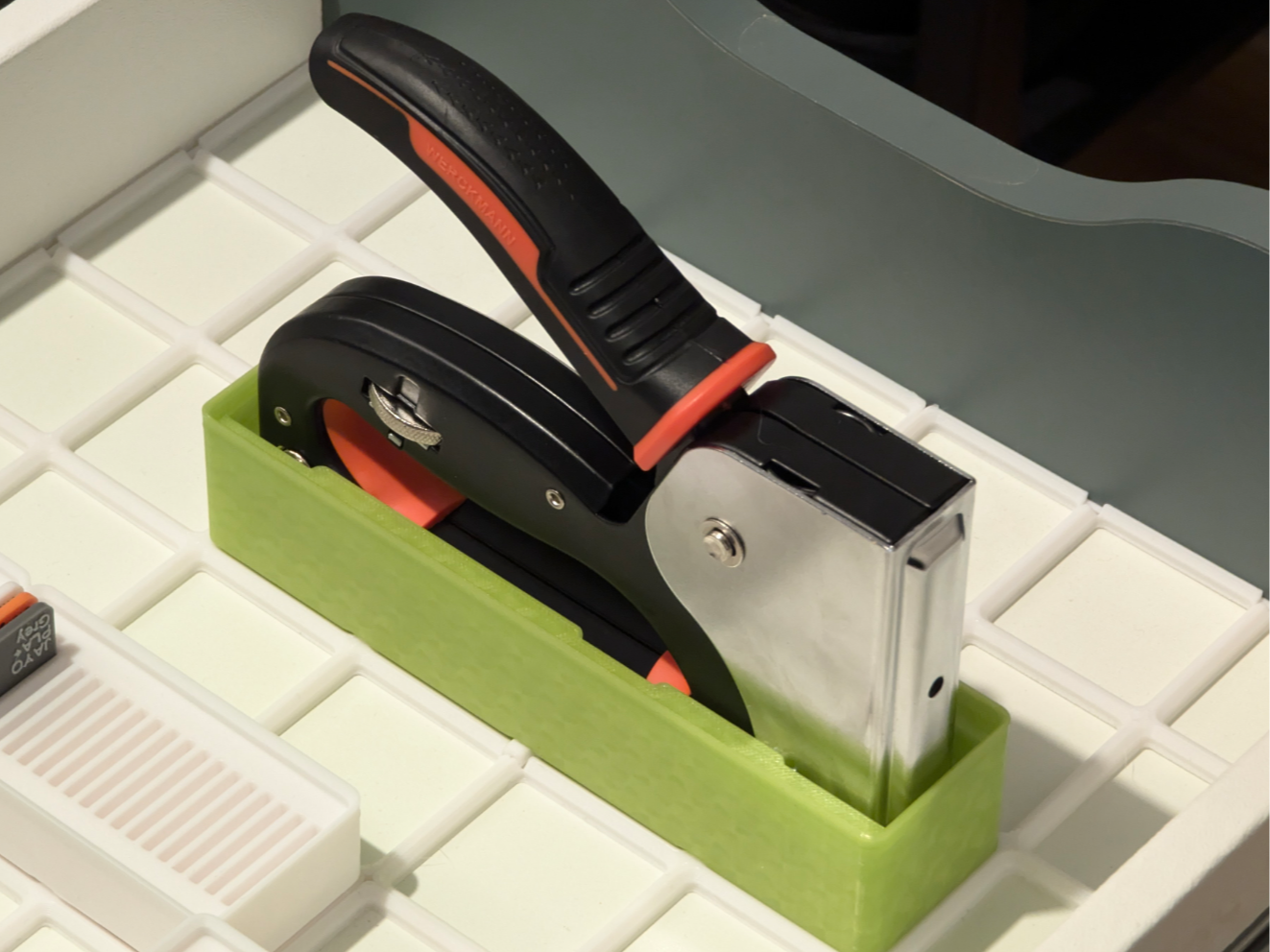 Staple gun gridfinity bin