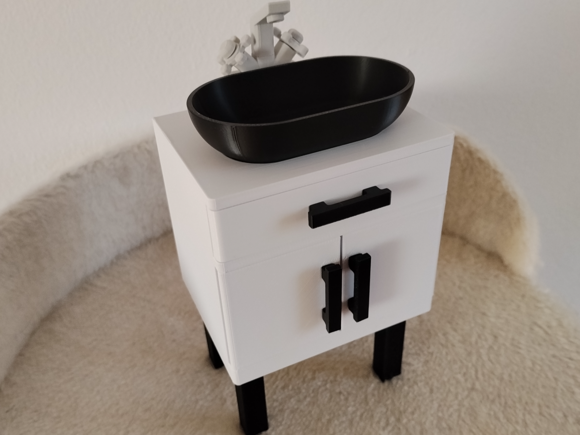 Dollhouse furniture - Washbasin with a tap