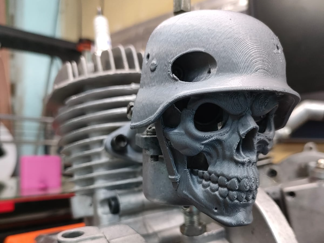 Portafiltro Calavera con Casco  48cc/66cc 2T)