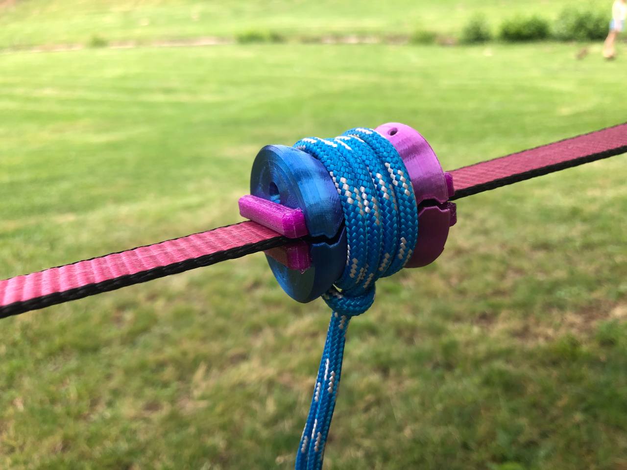 Line grip hammock to slackline