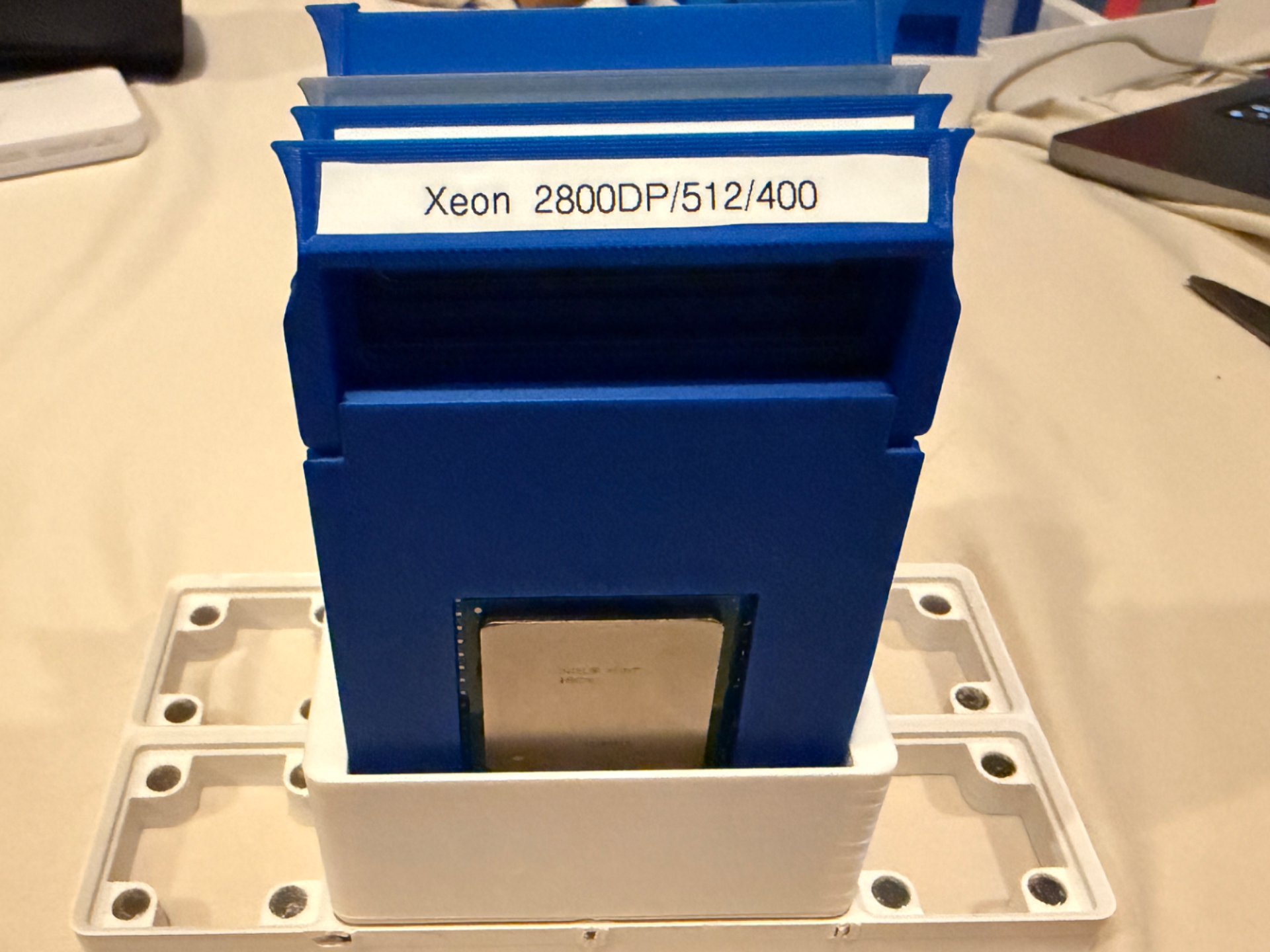 Gridfinity Holder for Large Format LTT CPU Holders