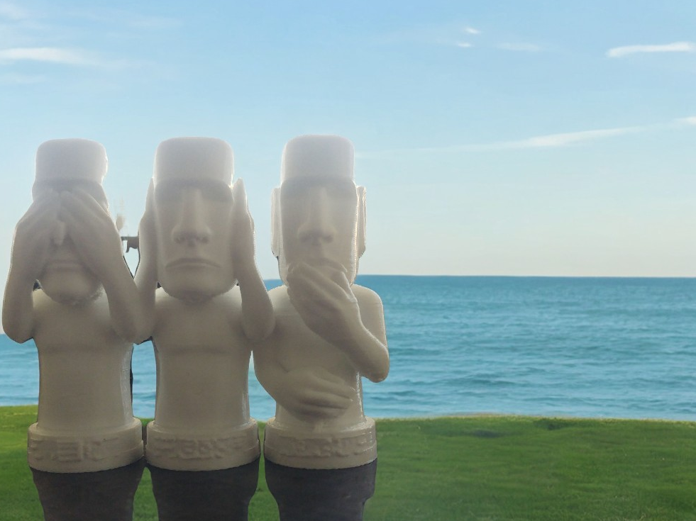 STATUE  MOAI NON VEDO NON SENTO NON PARLO :))