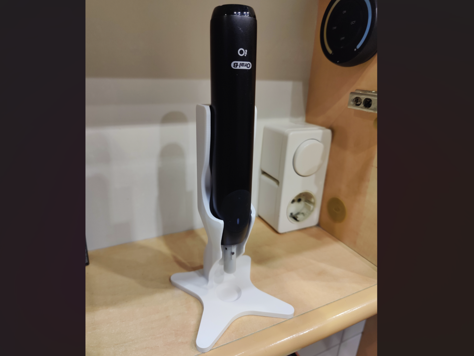 Oral-B iO / toothbrush holder (upside down)