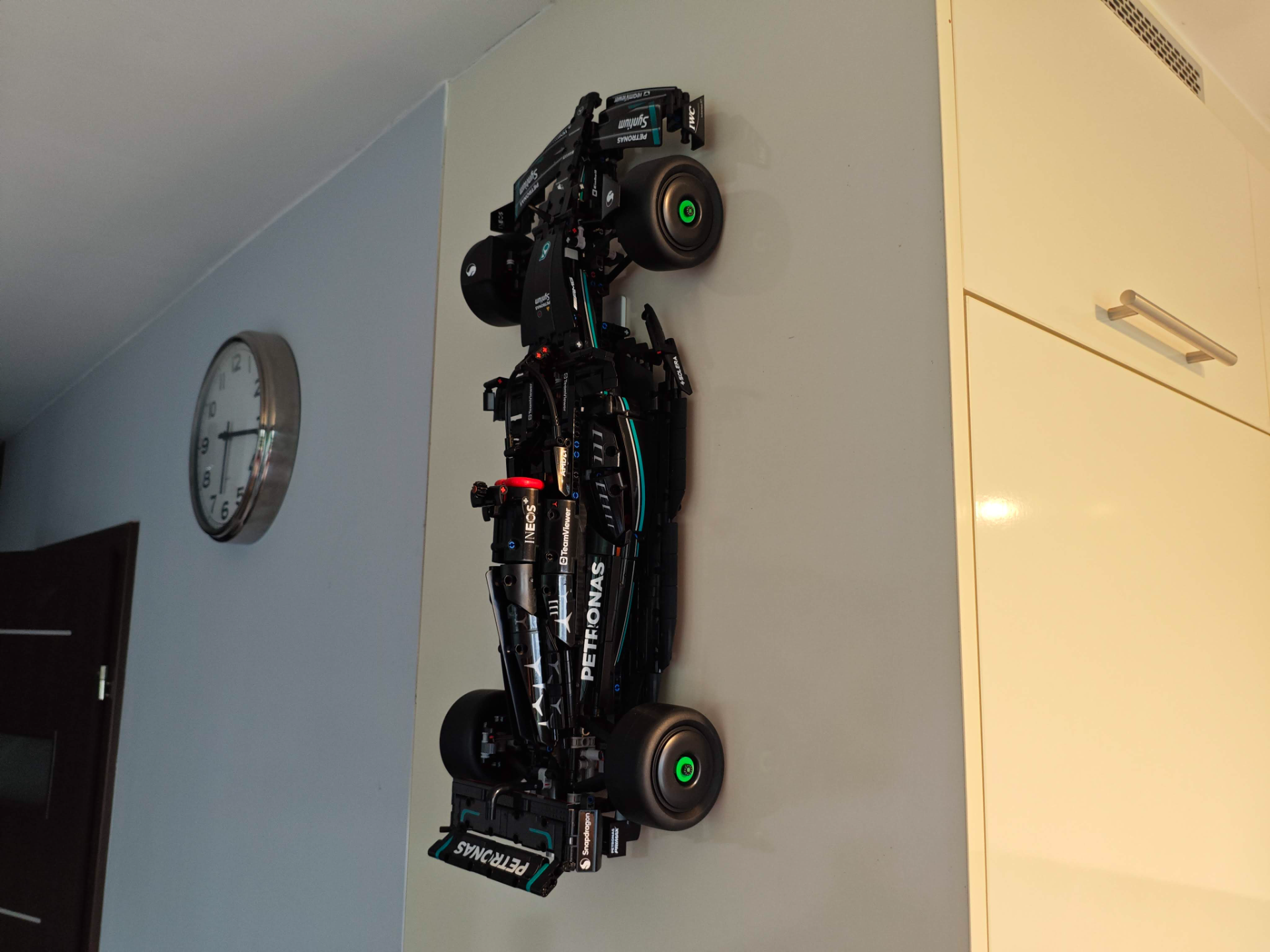 L-E-G-O TECHNIC F1 1:8 car wall hanger (no screws)