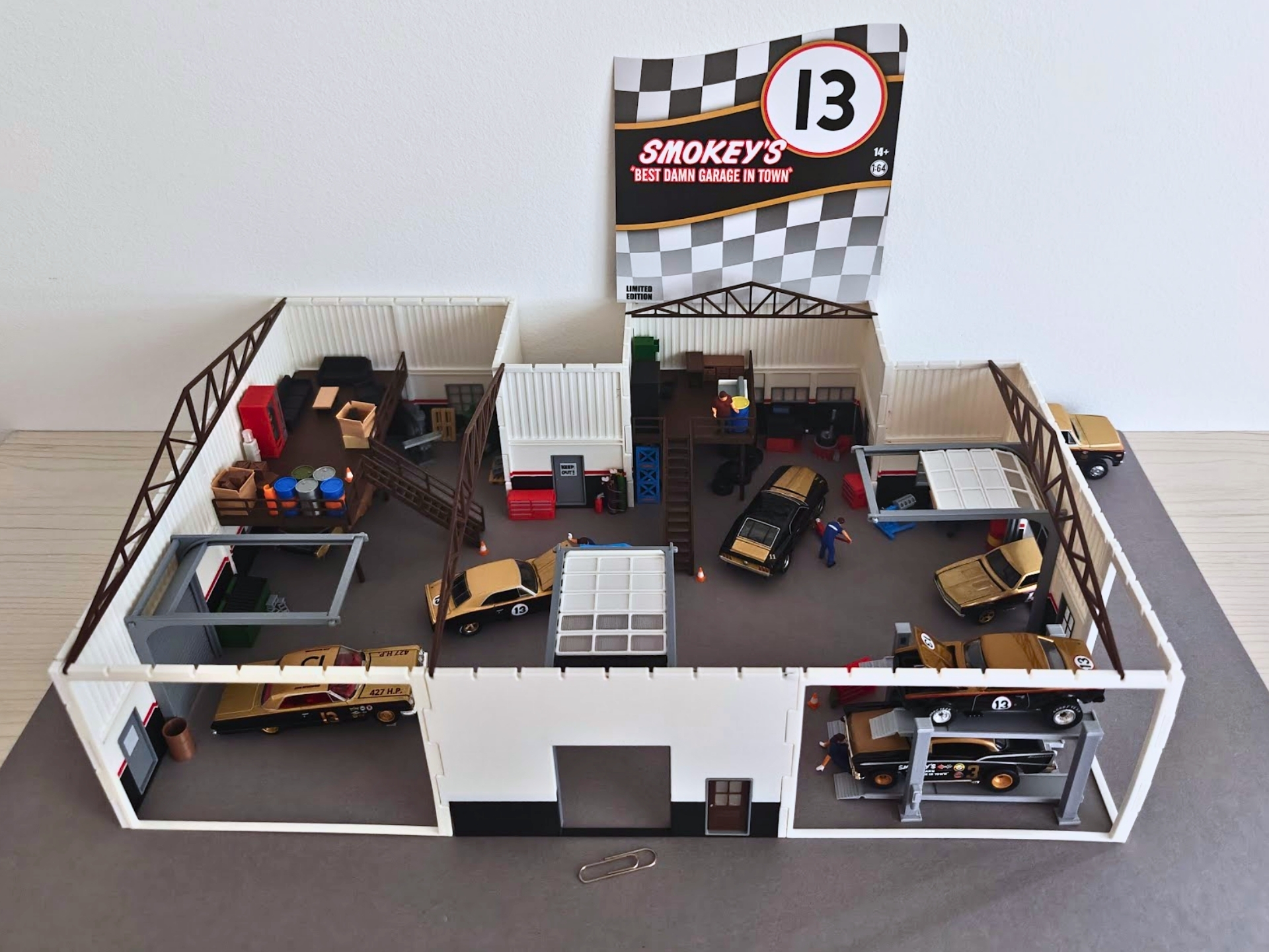 1:64 Scale Modular Garage Diorama