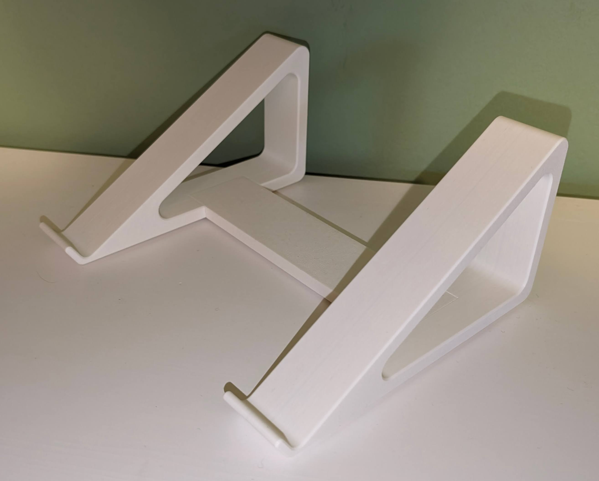 Elegant and practical laptop stand - 30 degrees