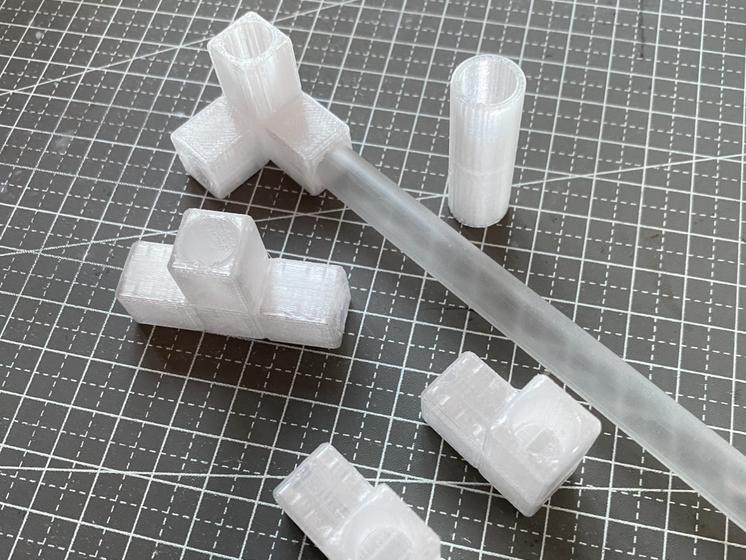 Pipe connector for small pipe