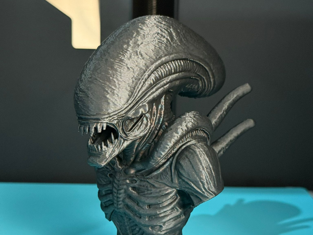 Alien Xenomorph Bust – Sci-Fi Gothic Horror Statue