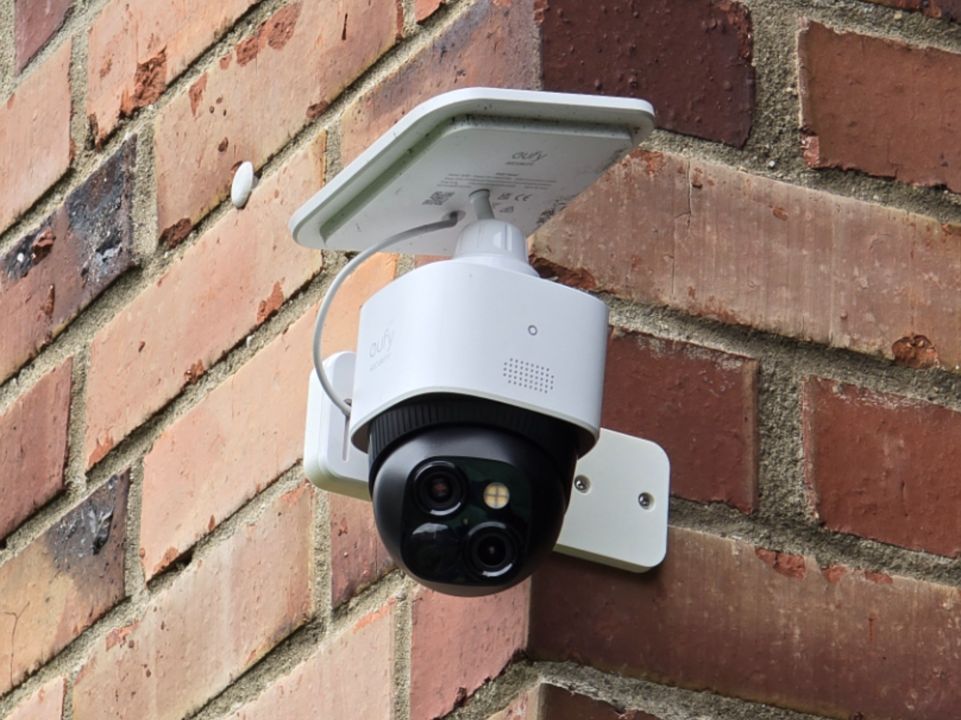 Eufy - Camera mount around the corner