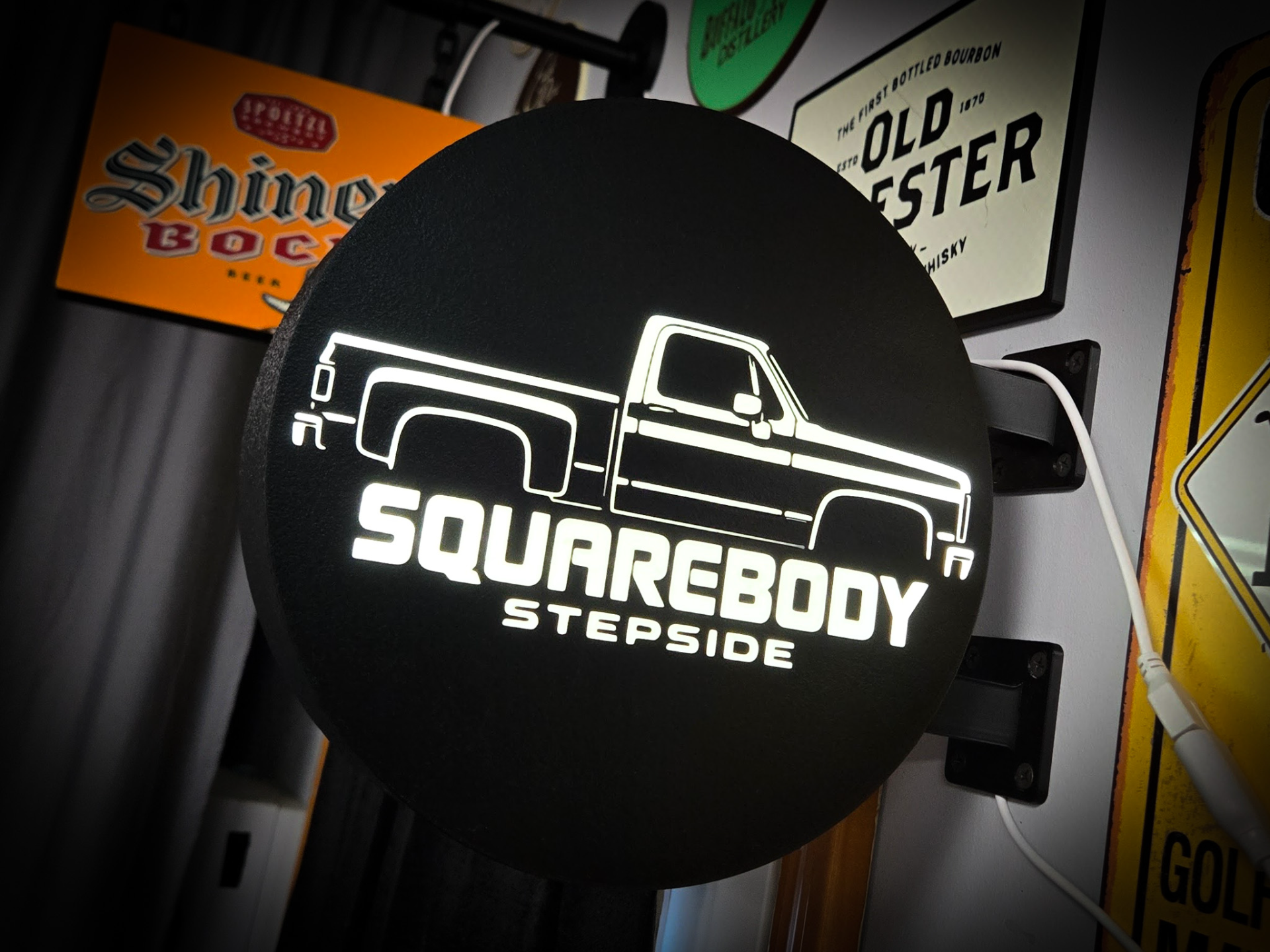 SQUAREBODY STEPSIDE ~ 2-Sided Round Lightbox
