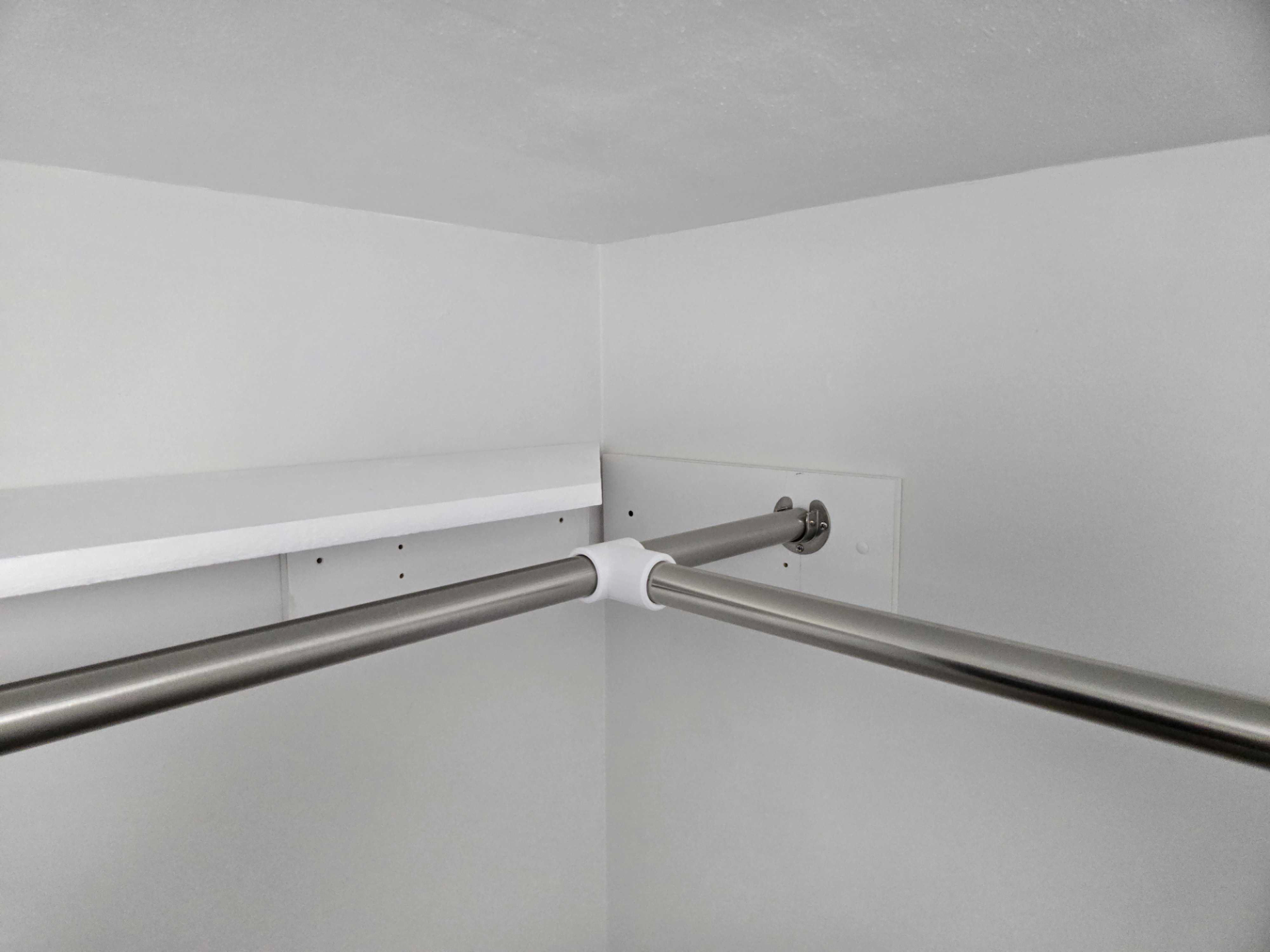 Closet Rod Tee Connector, Round
