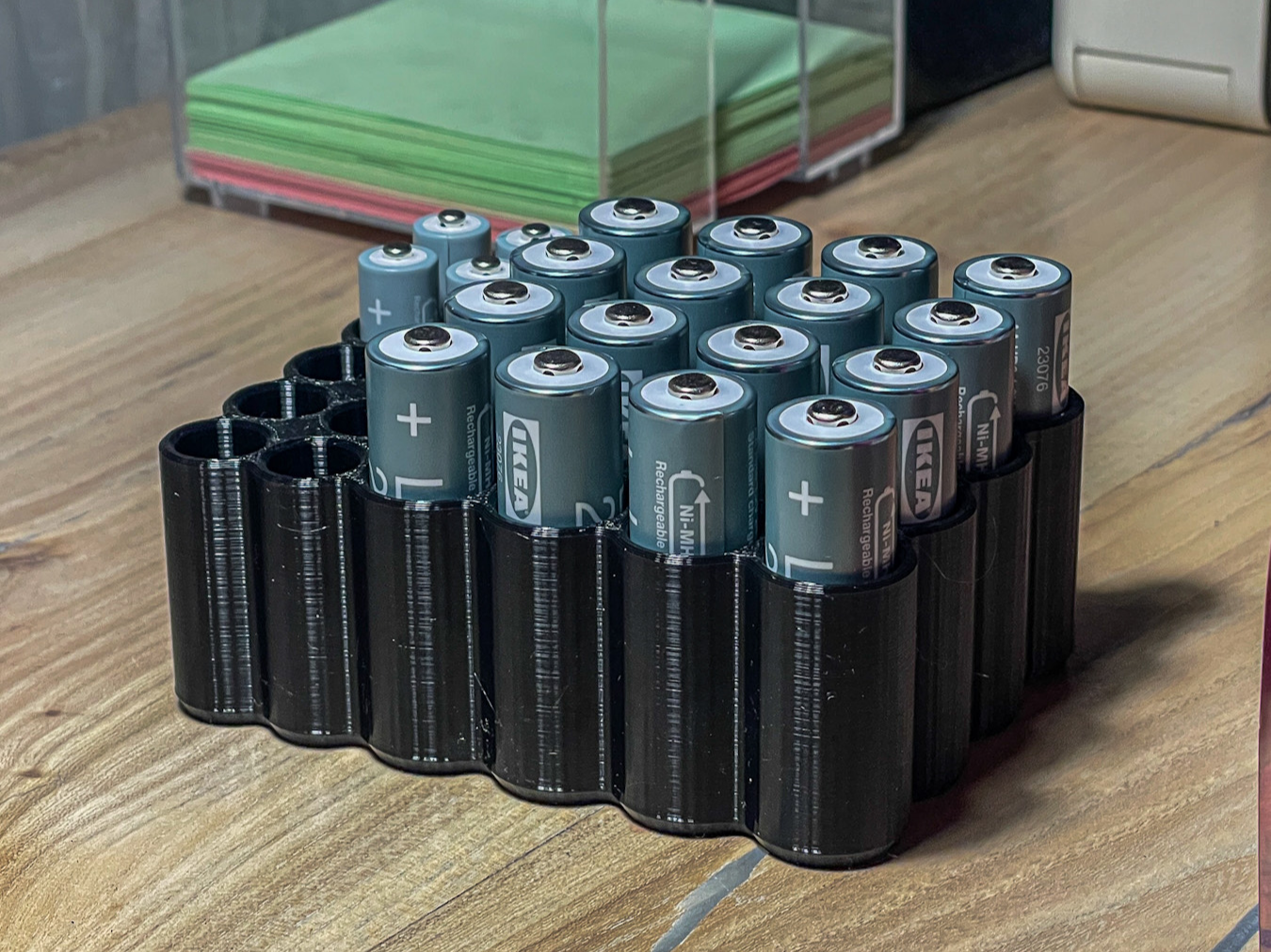 Simple battery holder for 16AA and 10AAA batteries