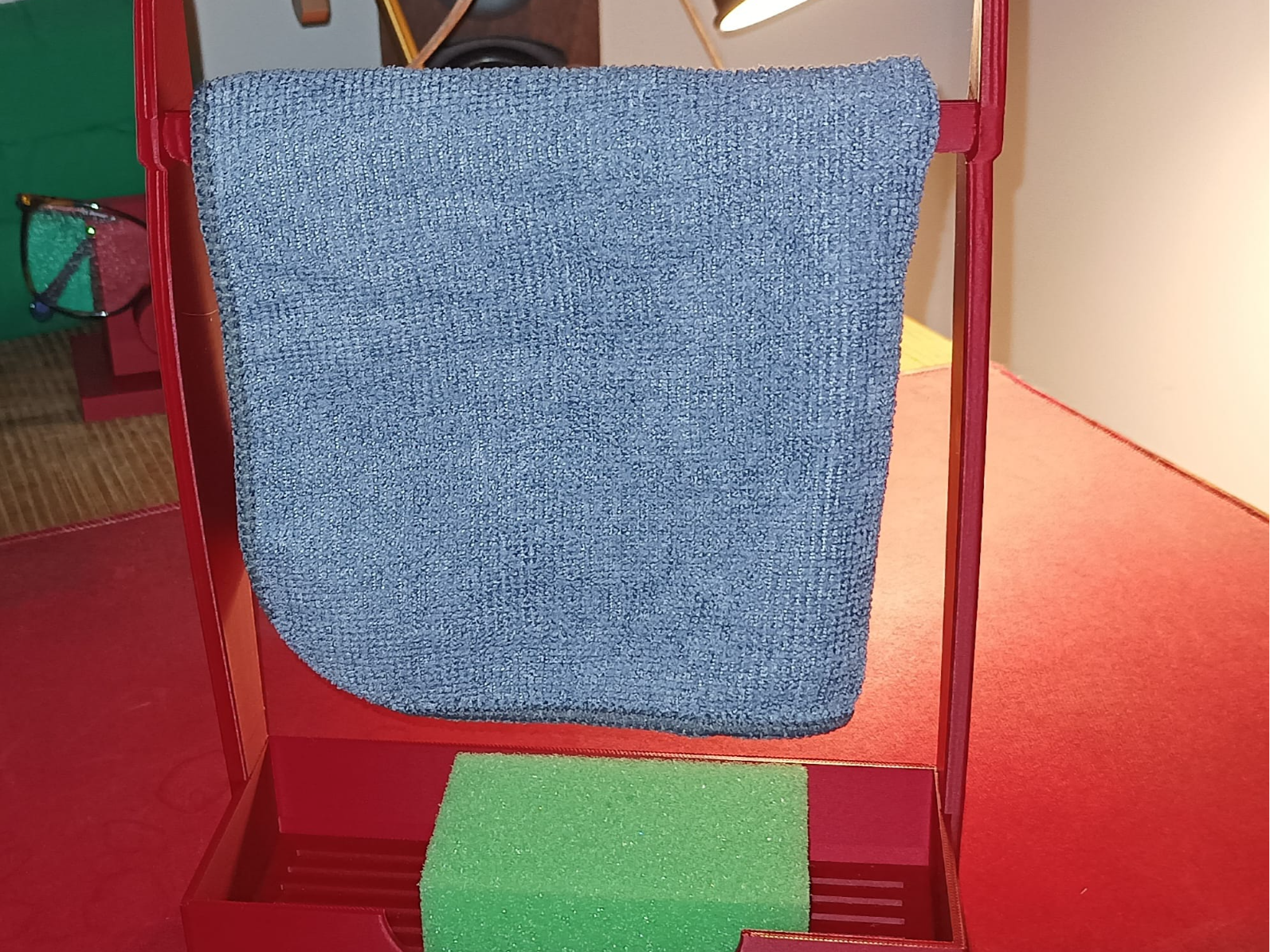 Ablage für Spüllappen und Schwamm