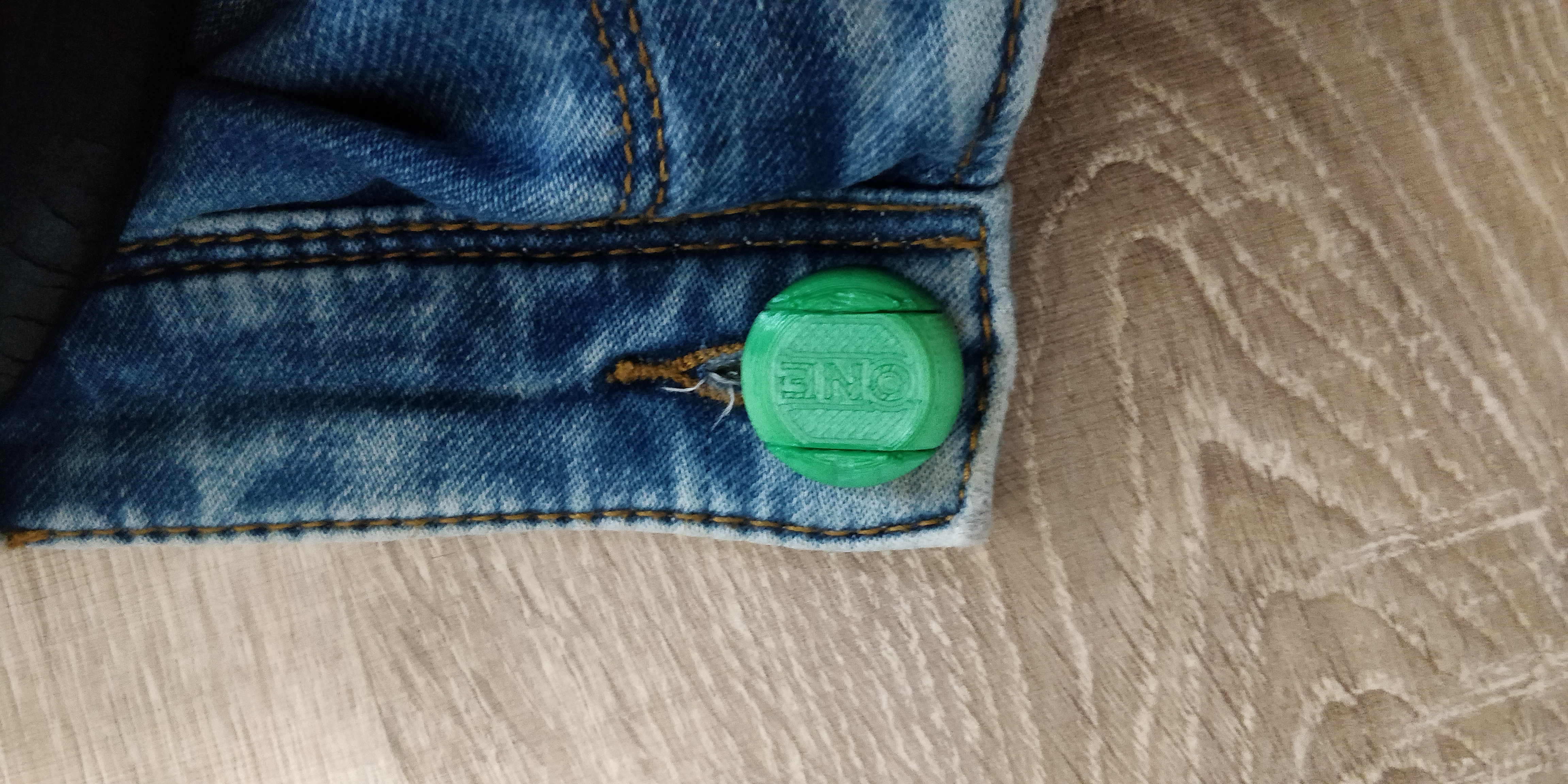 One clip button - Articulated - print-in-place