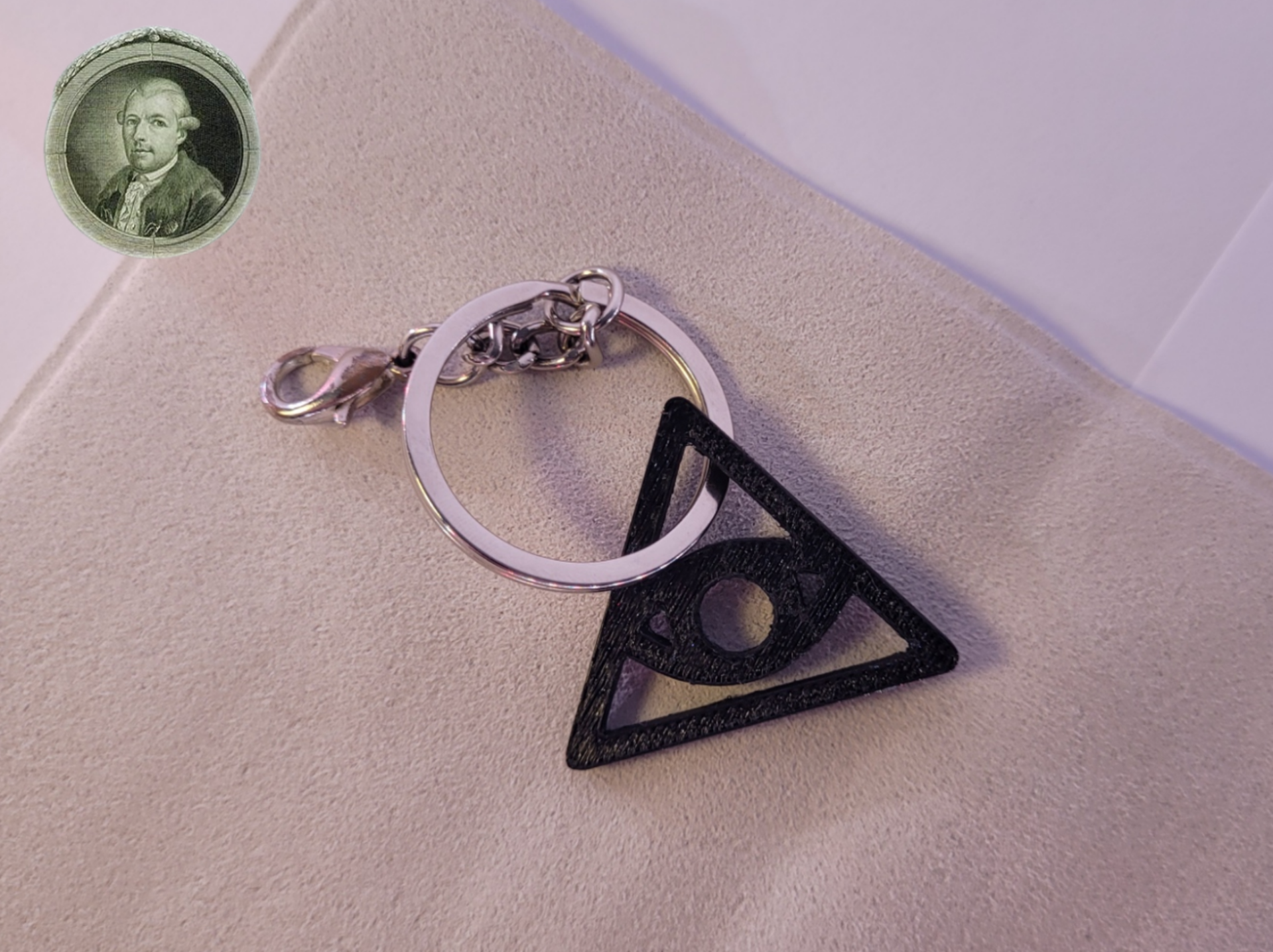 Illuminati 3d keychain
