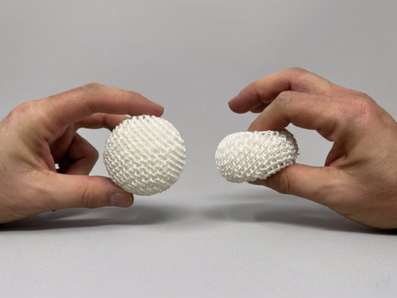 Squishy bouncy fidget ball