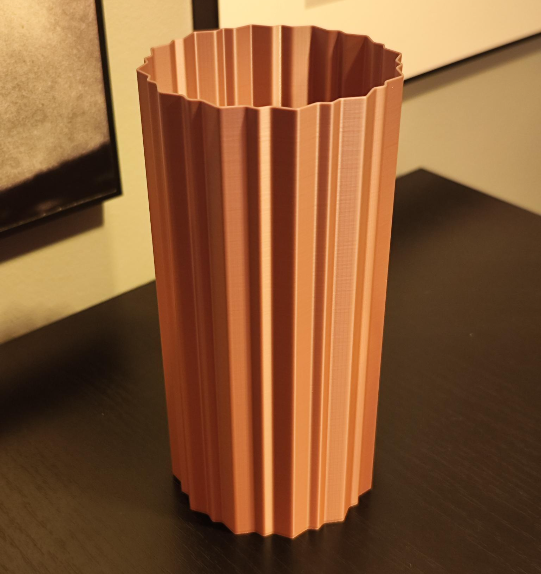 Edge Pattern Vase V1