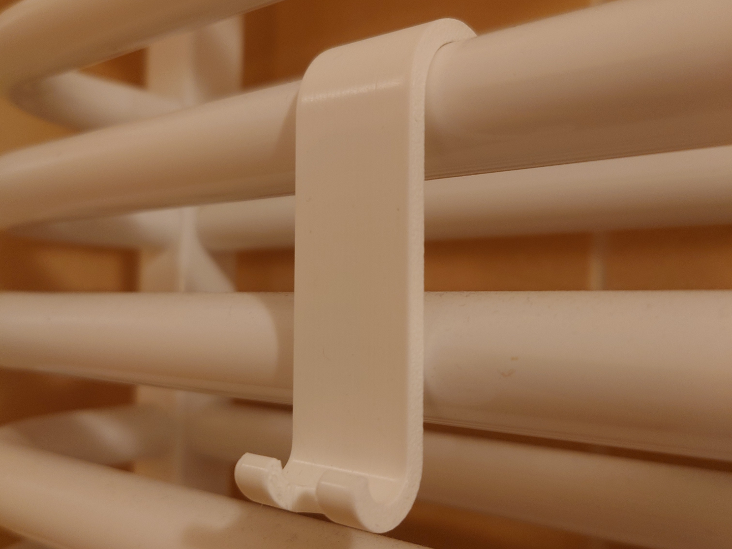 Radiator hanger with 2 hooks